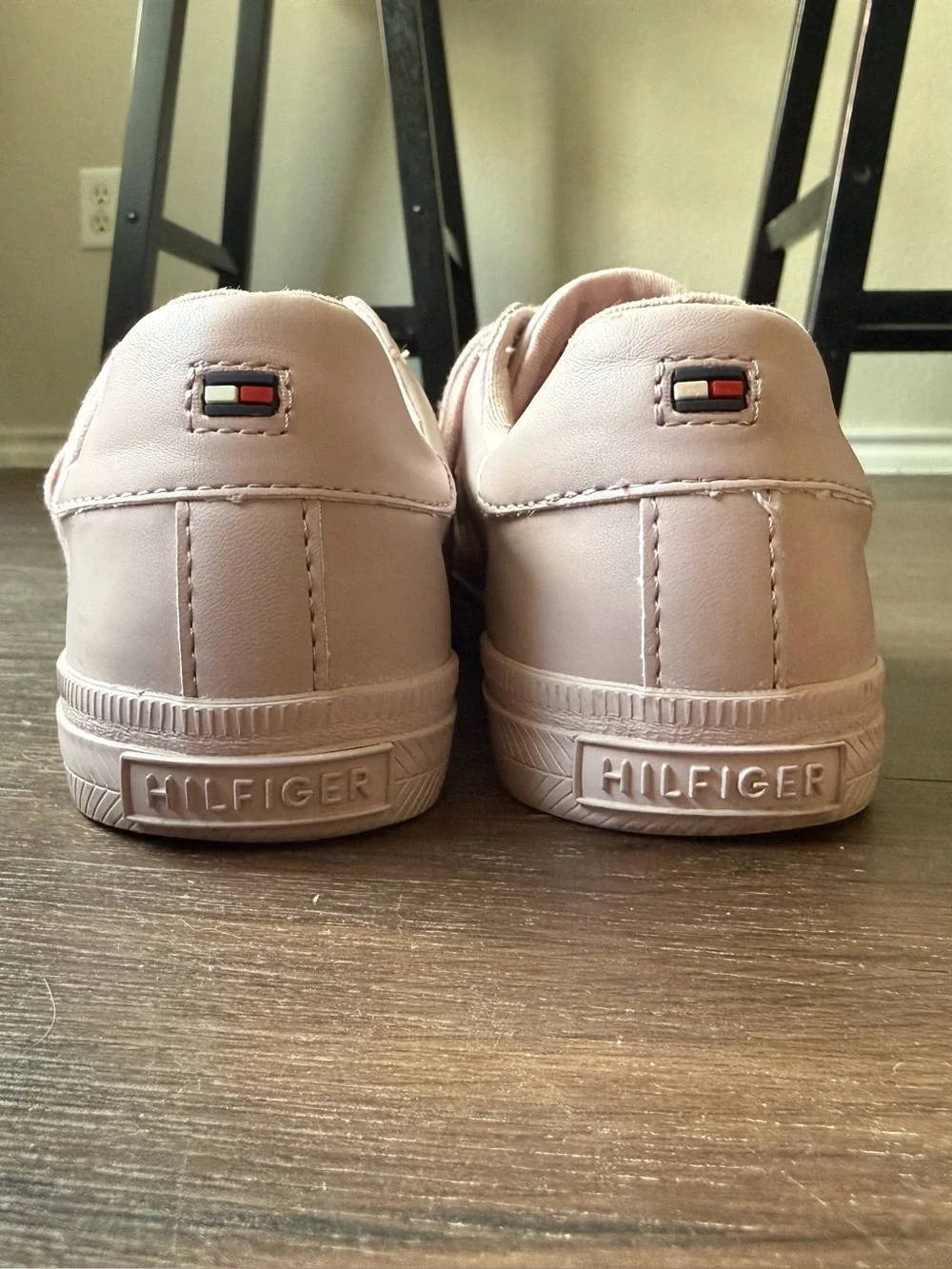 Tommy Hilfiger Women's Low Top Lace Up Sneakers Pink Minimalist Court Style 7.5